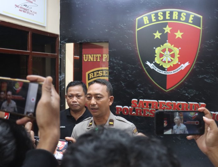 Polres Lumajang Amankan Tersangka Penadah Sapi Curian dan Senpi Rakitan